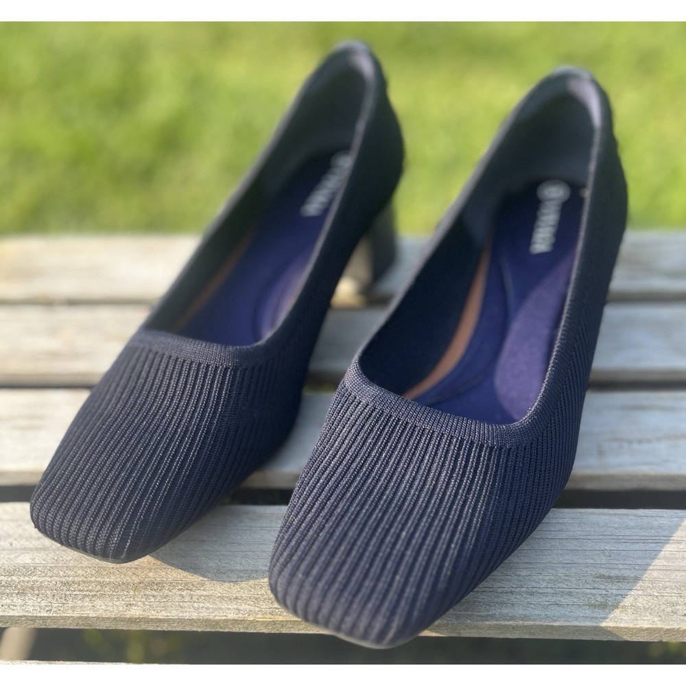 Vivaia Elegant Blue Heels with Ribbed Texture and Rounded Toe. Size 7.5/38.5
